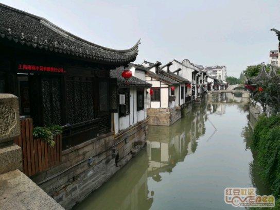 白宇：父亲拥有亿万身家，母亲也是演员，女朋友是大家熟悉的她